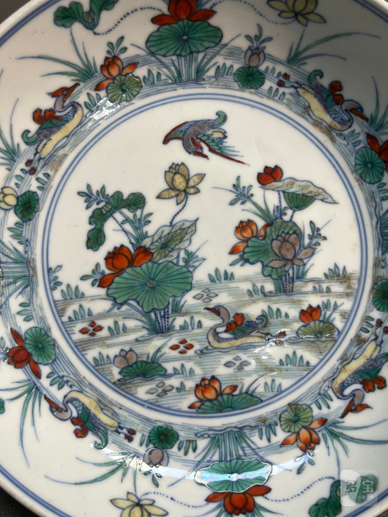 清雍正  斗彩荷塘鸳鸯“满池娇”图折沿盘（附老盒） - 图10